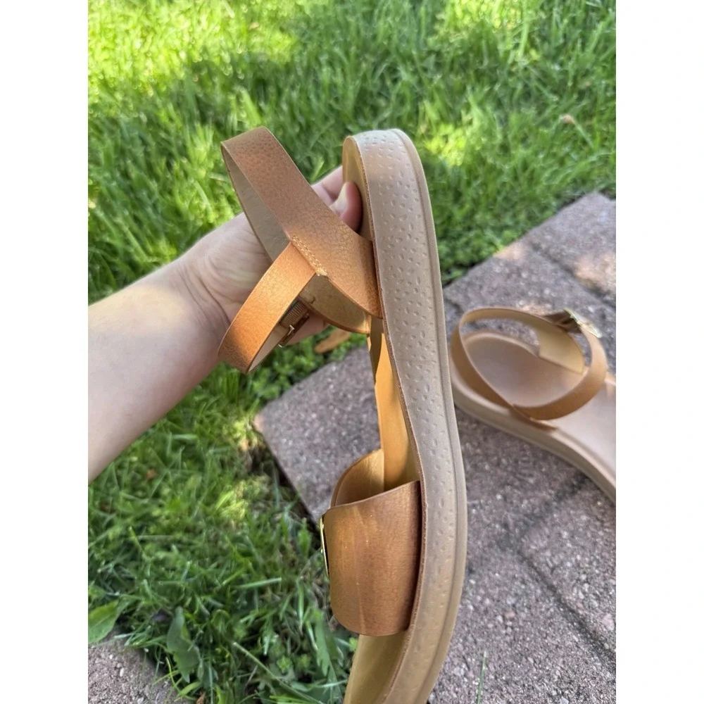 Forever Comfort Tan Faux Leather Buckle Flat Adjustable Strappy Sandals Size 8